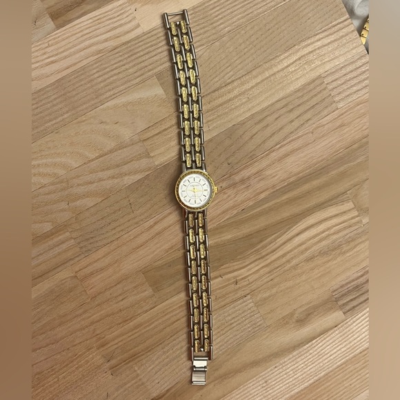 Seiko Ladies Watch Super RARE Vintage Two Tone Bracelet Beautiful White Dial - Picture 7 of 12